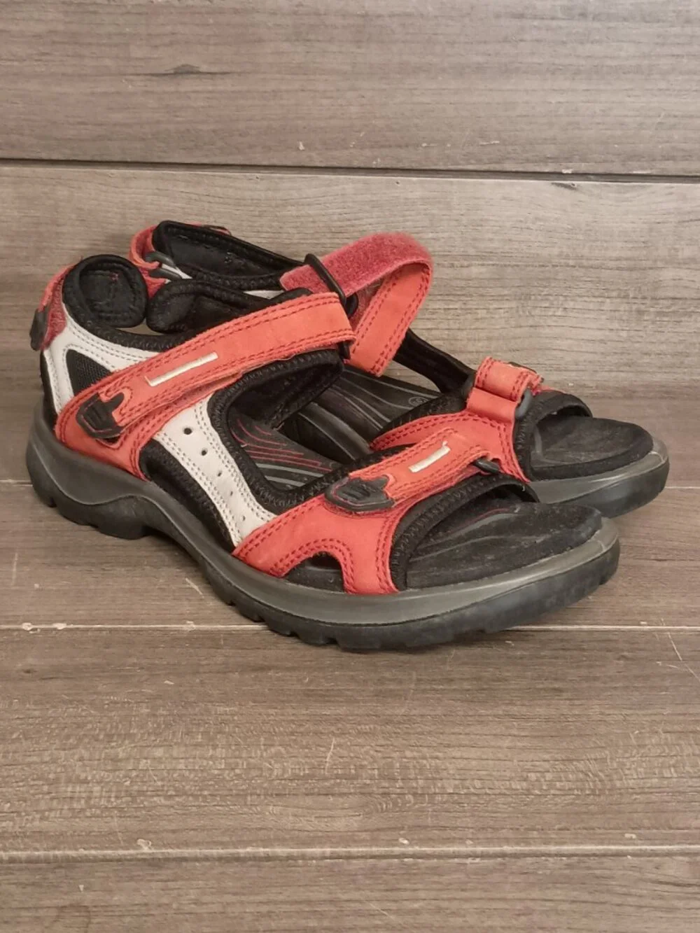 Ecco Yucatan Off Road Women Hiking Shoes Size 8 Receptor Technology Red Grey